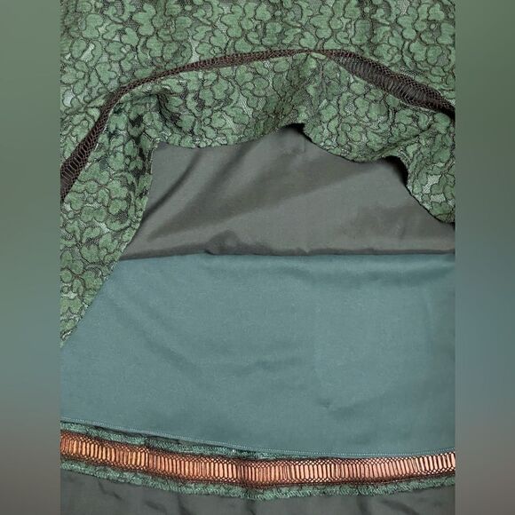 Eliza J. (Like New) Hunter Green Lace Bell Sleeve Cold Shoulder Dress (Size: 8) - Picture 11 of 16